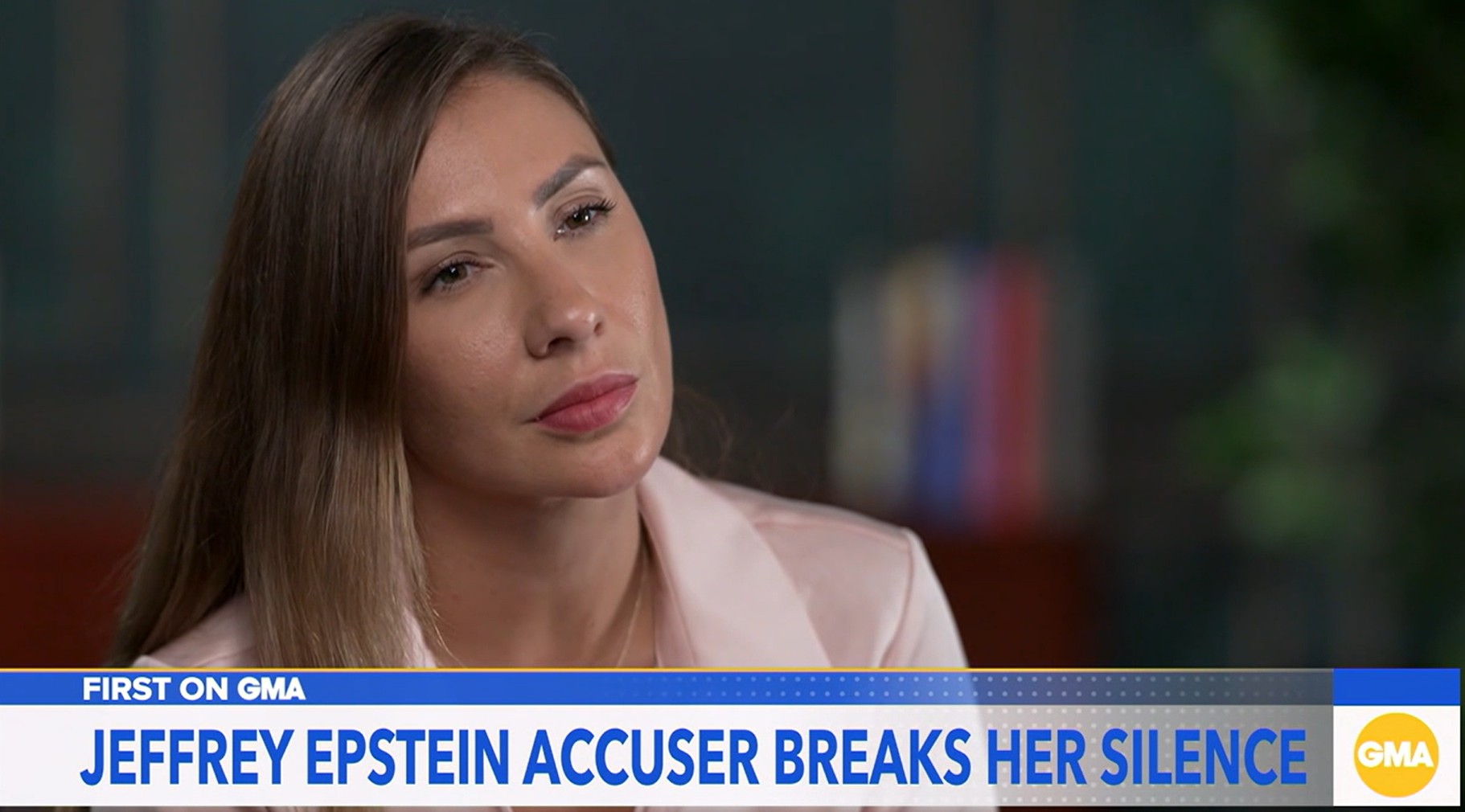 'Tínhamos que fazer sexo, querendo ou não', diz brasileira que relata ter sido abusada por Epstein e foi peça-chave em julgamento